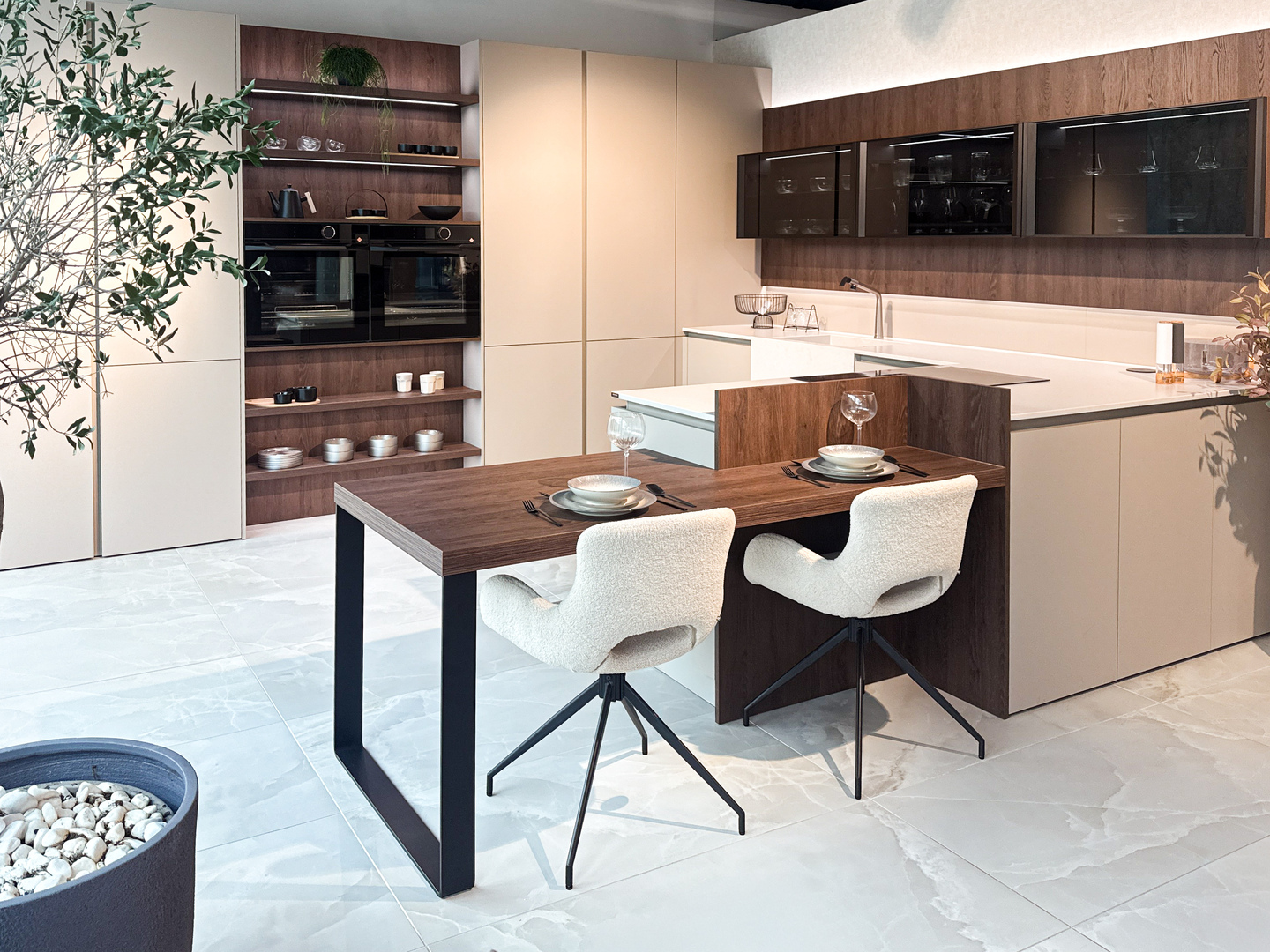 Kuchyňe Kamenná Šedá | Dub Gladstone Tabak | Salestone Motion Grey